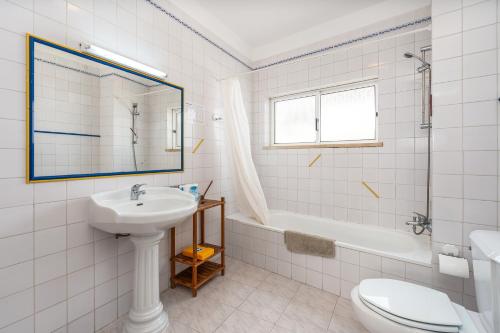 Ένα μπάνιο στο Maralvor 001