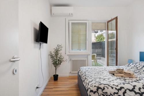 Ένα ή περισσότερα κρεβάτια σε δωμάτιο στο Honey Home With Parking