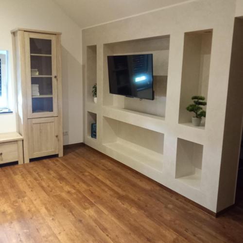 a living room with a tv on a wall at Hartmannshof in Hau