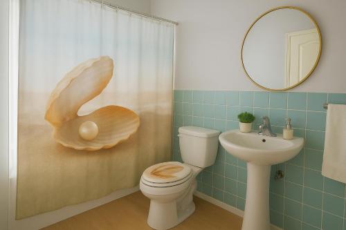 un baño con inodoro y lavabo en One bedroom,central location Wifi&Ac, en Cancino