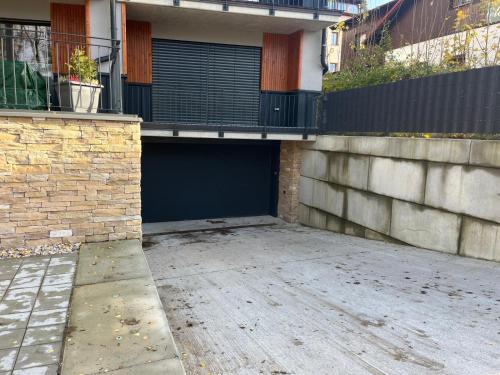 Το κτήριο όπου στεγάζεται  το διαμέρισμα