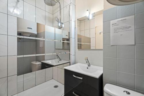 Phòng tắm tại Studio à 200m de la plage