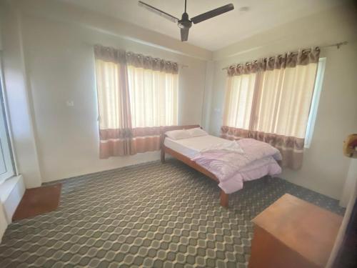 Ένα ή περισσότερα κρεβάτια σε δωμάτιο στο River Tiger Homestay