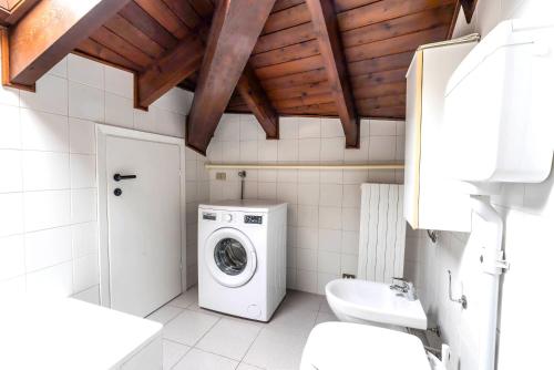 Ένα μπάνιο στο Cozy Apartment Seregno