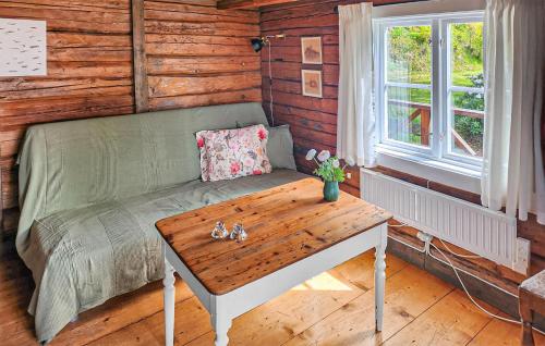 a living room with a couch and a table at Gorgeous Home In Gränna With Lake View in Bjällebäck