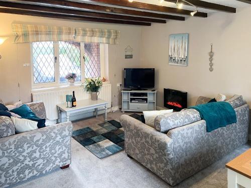 a living room with two couches and a tv at The Old Barn-E1425 in Winthorpe