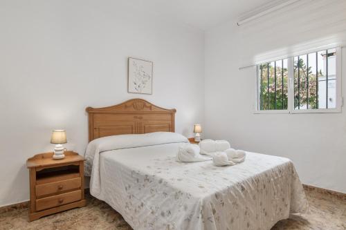 a bedroom with a bed with two bowls on it at Villa Manuel y Paca in Conil de la Frontera