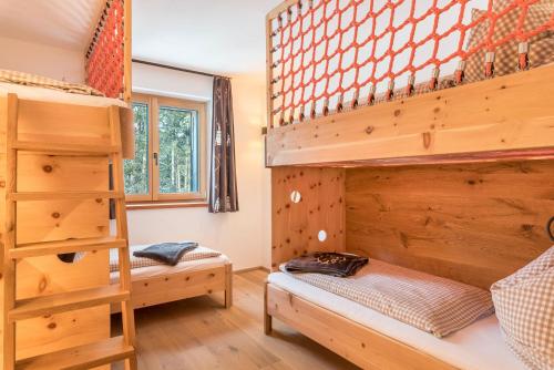 Ένα ή περισσότερα κρεβάτια σε δωμάτιο στο Schartneralm Latsche