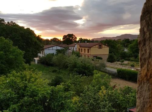 Příroda nedaleko venkovského domu