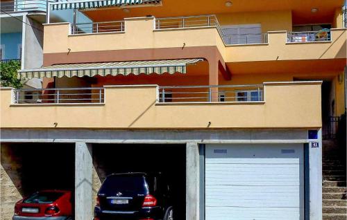 Lovely Apartment In Omis With Wifi