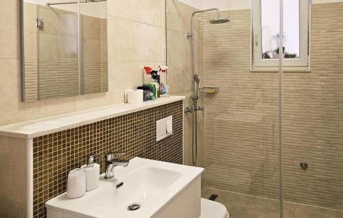 Lovely Apartment In Omis With Wifi
