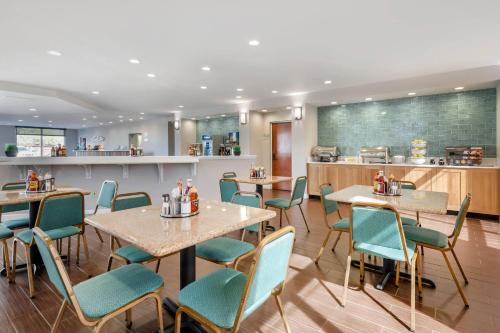 Restaurace v ubytování Surf and Sand Fernandina Beach at Amelia Island, an Ascend Collection Hotel