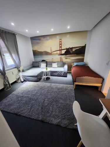 Una habitación con dos camas y una alfombra grande. en Signature Living, en Burghaun