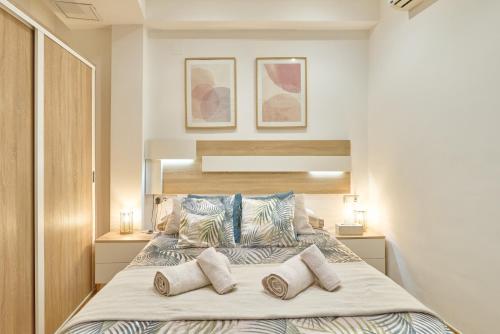 a bedroom with a large bed with two pillows at El rincón de Eva in Córdoba