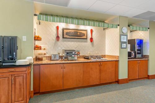 Kuchyň nebo kuchyňský kout v ubytování Unity Hotel and Conference Ctr, an Ascend Collection Hotel