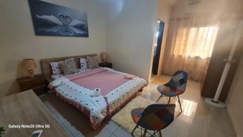 Una cama o camas en una habitación de ALMADIES MOKAs