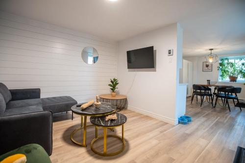 a living room with a couch and a table at Les Voûtes Royal Urbain, Parking, Pet friendly in Quebec City