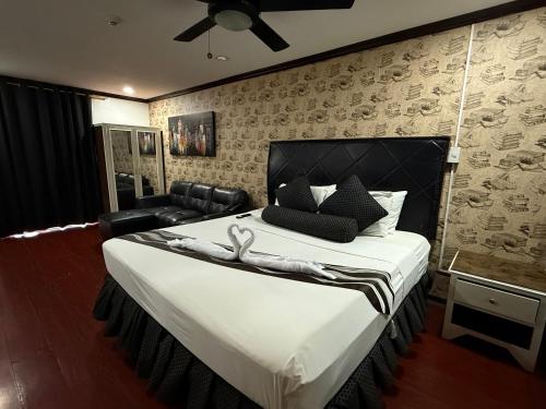 En eller flere senge i et værelse på Grand Central Hotel