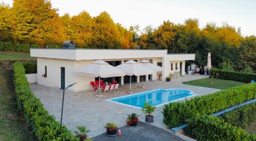 Bazén v ubytování Dream House Banja Luka nebo v jeho okolí