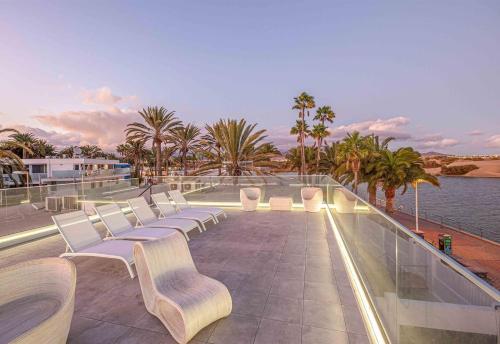 Seafront villa with jacuzzi