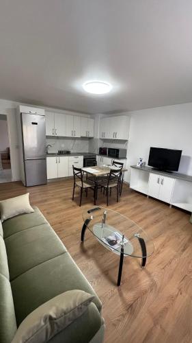 a living room with a couch and a table at Apartament ilie in Satu Mare