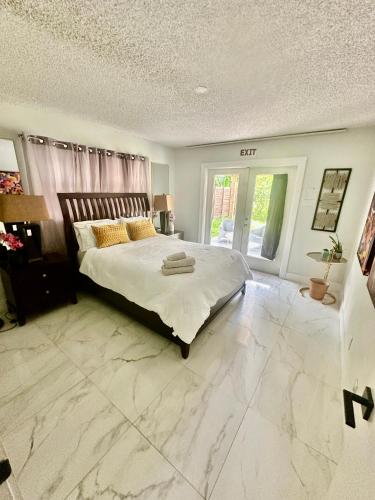 a bedroom with a large bed with a marble floor at Beach and Downtown Hollywood in Hollywood