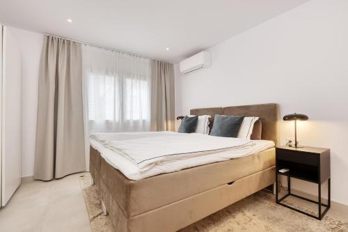 022 Stylish & Modern Fuengirola Apt, Near Beach