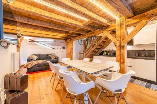 Kuchyň nebo kuchyňský kout v ubytování Un Sogno Tra Le Dolomiti