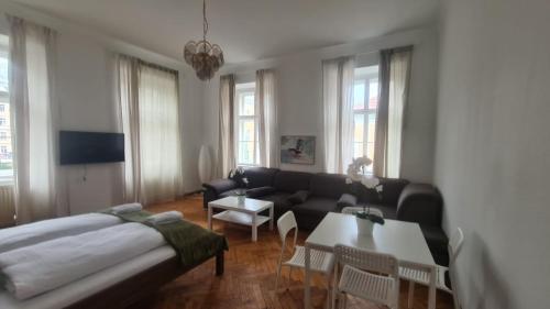 Stylish Multi Apt Perfect for Group Stays
