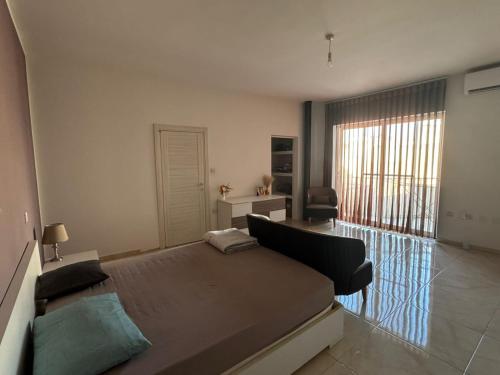 Giường trong phòng chung tại Best In Town