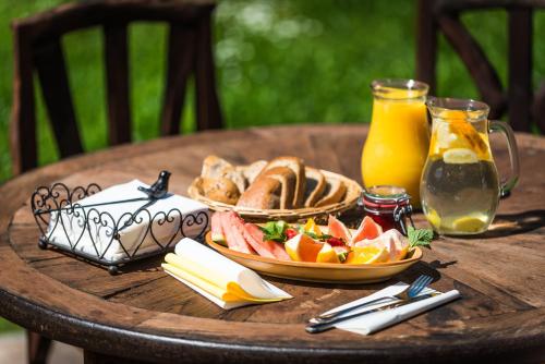 Makanan di atau berdekatan hotel