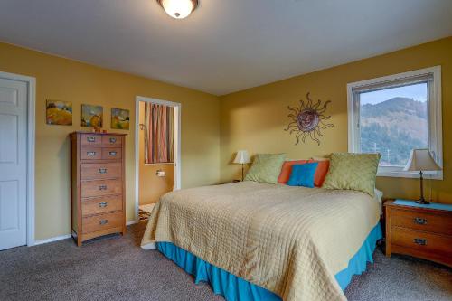 a bedroom with a bed and a window and a dresser at Northern Lights in White Salmon