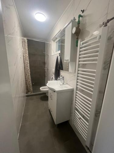 Koupelna v ubytování Apartman Ćorić