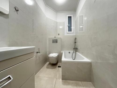 New Sleek 3BR apartment in the center of Athens