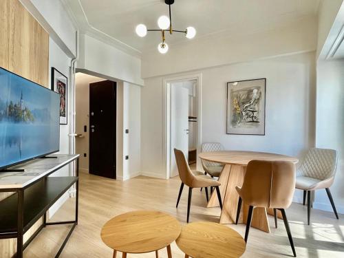 New Sleek 3BR apartment in the center of Athens