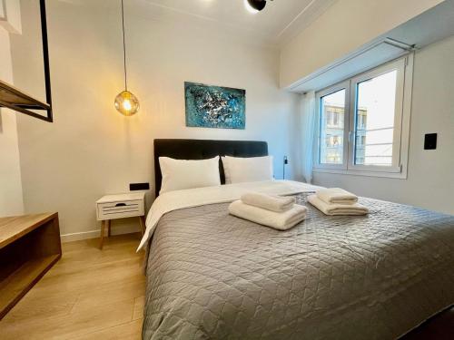 New Sleek 3BR apartment in the center of Athens