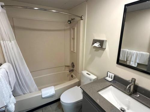 Koupelna v ubytování SureStay by Best Western Smithers