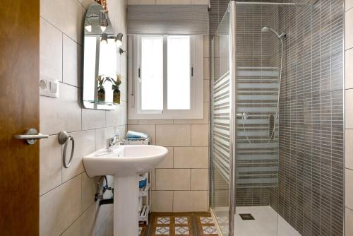 a bathroom with a sink and a shower at Complejo Casas Cala del Aceite in Conil de la Frontera