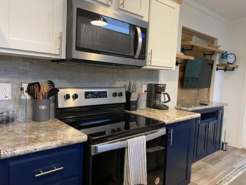 Η κουζίνα ή μικρή κουζίνα στο Outcast Landing - A Fisherman's Paradise