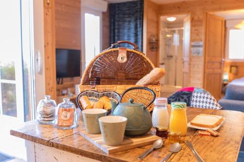 TV a/nebo společenská místnost v ubytování Le lodge sur pilotis