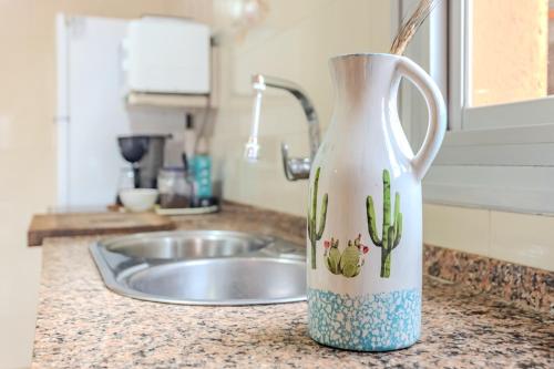 Kuchyň nebo kuchyňský kout v ubytování Casa Raymond con piscina