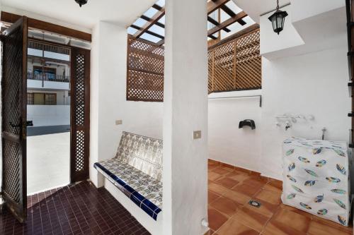 a room with a bench in a house at Gigantes Apartament Sea View in Acantilado de los Gigantes