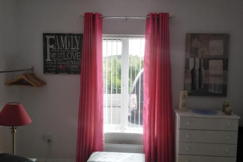 Fotografie z fotogalerie ubytování Apartment Sleeps 2 with Free Parking v destinaci Carrick-on-Shannon