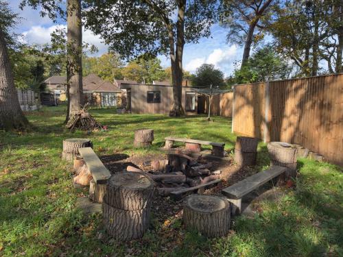 Gallery image of Little Foxwood - Garden Lodge with Sauna in Seale