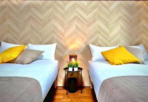4 Beds & Great for Long Stays , Kyocera Dome Nearby , USJ & Namba 15min , Direct to KIX , Guest House 大正