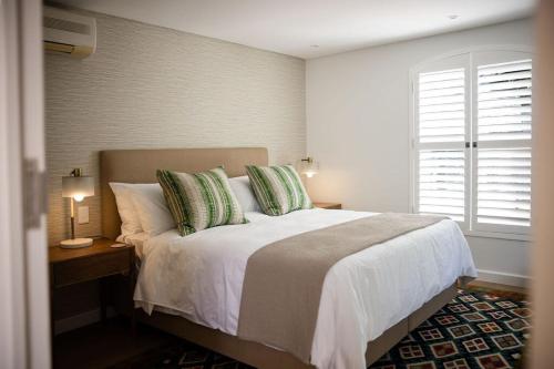 Postel nebo postele na pokoji v ubytování One on Main