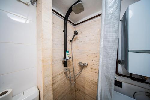 Ένα μπάνιο στο Flex SelfCheckIns 177 - Zagreb - 3 Bedrooms - Centre