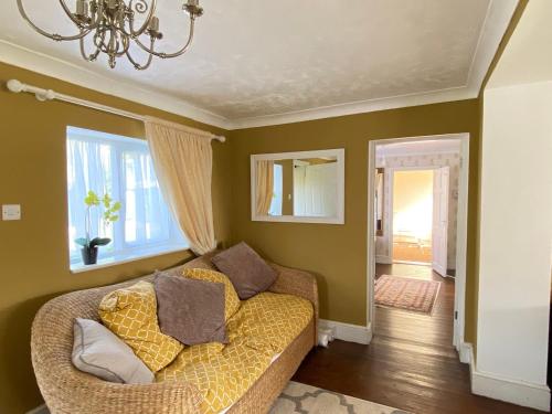 Posezení v ubytování Charming Countryside Retreat Fast Wifi