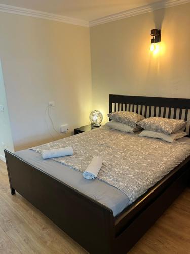 a bedroom with a large bed in a room at Golf del Sur GreenPark apartments with pool Corbeta 118 in San Miguel de Abona