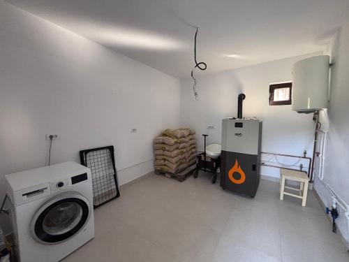 Imagen de la galería de Charming Little House in Brad, en Brad